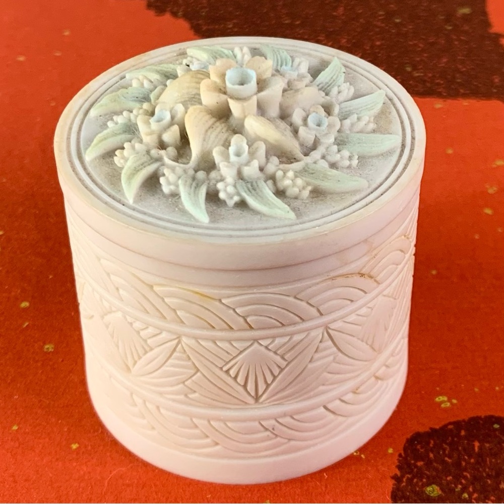 Small Chinese container.